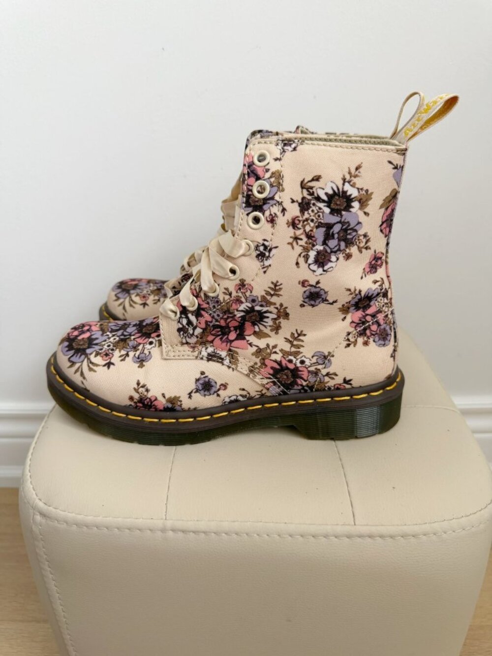Dr. Martens Beckett Floral Canvas 8-Eye Boots EU 38 Rare